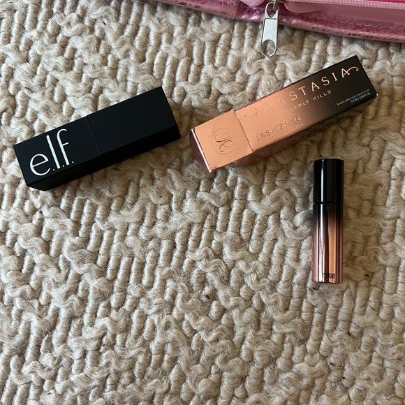 New 13 Piece Makeup and Skincare Travel Bundle with Bag - Picture 2 of 11